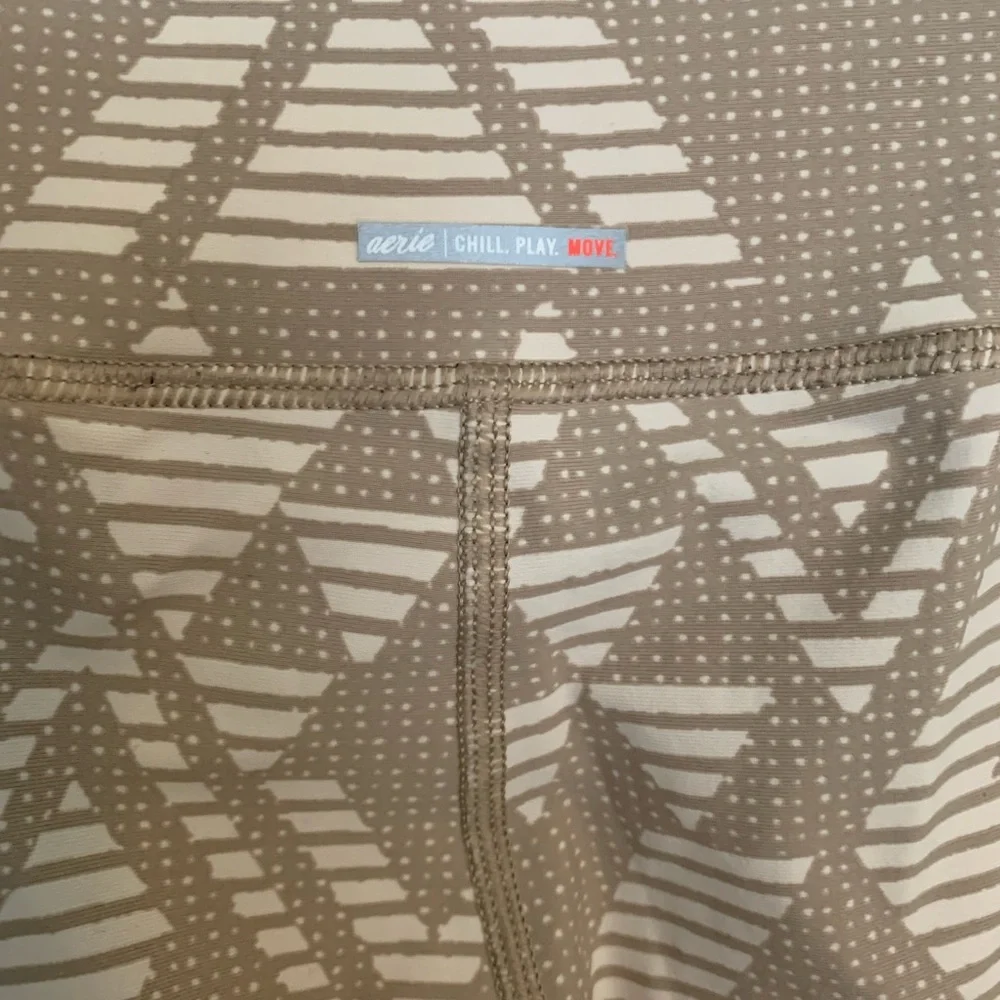 Aerie Chill Play Move Leggings Tan Geometric Print Womens Medium